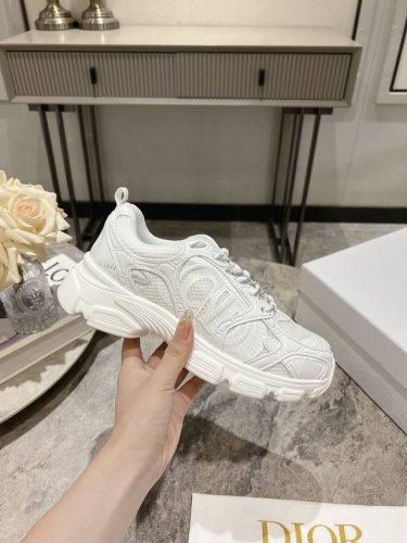 最新爆款 明星款2024主推爆品 全新发售的迪奥 Dior Chrono 新款休闲运动鞋跑鞋老爹鞋 真的酷毙了，未来感十足原版完美复刻！全对版材质 模具！！ 女