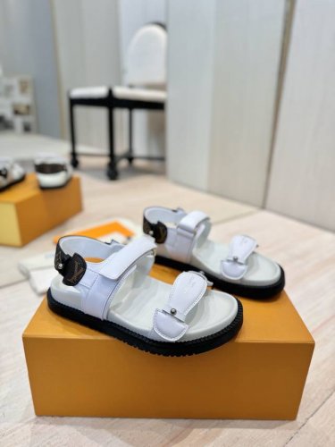 出厂价pp： Lv路易威登 L家 驴牌 Chameleon Comfort系列、老花 凉鞋 原版购入开发 做货 本款 Chameleon 凉鞋老花皮拼接牛皮革，