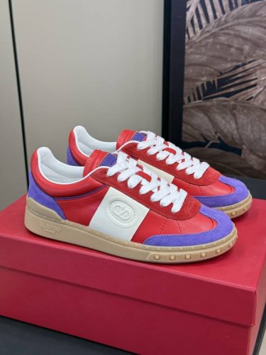 出厂 顶级版 valentin O Ss24 New Arrival v家 春夏德训鞋新品 情侣款 舒适好穿经典百搭不挑人 小牛皮材质 质感拉满 恰到好处的细节