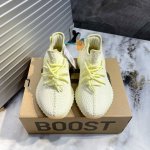 出厂340 黄油 款号：369802 原厂级 Adidas Yeezy 350 官网同步 德国“Basf”巴斯夫原料，阿迪达斯指定“宜丰”发泡厂原底；2、阿迪达