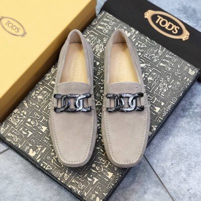 Tods 男士豆豆鞋 专柜同步新款 高端品质 磨砂皮杏色牛里.原版包装。杏色，尺码38-45。。。