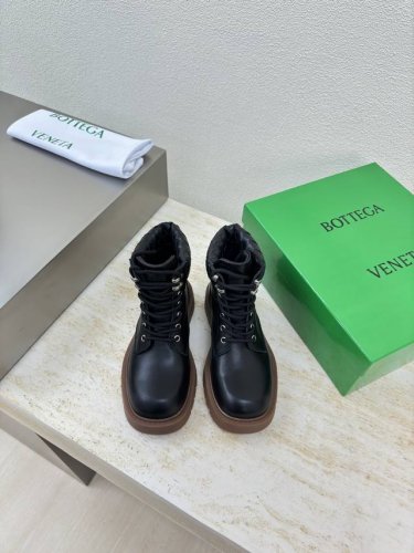 高版本 登山靴 BOTTEGA VENET* 对标对版 五金原版一致 请对比官图 BV登山鞋 五金对版 一致 磨砂牛皮 原版一比一做法 一致五金 黑色当今流行的