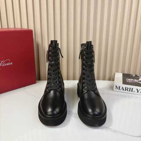 Roger Vivier｜RV经典秋冬水钻方扣厚底短靴 无钻的低调耐看 带钻版真的是两个字！惊！艳！闪瞎我的眼～特别是穿衣偏爱简单款的妹子们，配一双闪闪的鞋子真 - 点击图像关闭