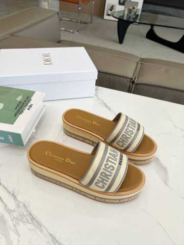 Dior 迪奥 春夏新款 Ivieta Dway 果冻色平底一字拖拼色女鞋 Cd字母logo立体刺绣厚底圆头露趾拖鞋 原版开发市面顶级版本，脚感柔软细腻，舒适度