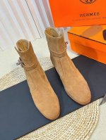 顶级版本 Herm*s 爱仕秋冬新款短靴 裸靴，原版开发顶级版师纯手工制作，高端订制 ，独家产品 ，行业最高版本。 上脚超级有气质 而且也是官网主推款