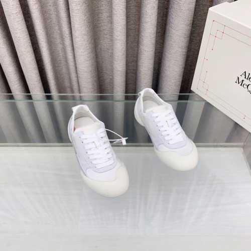 alexander Mcqueen 亚历山大 麦昆 秋冬最新 情侣款 休闲 运动鞋 原版购入开发 采用不同尺寸的鞋带 鞋后跟压印反转骷髅图案 面料 : 原版定制
