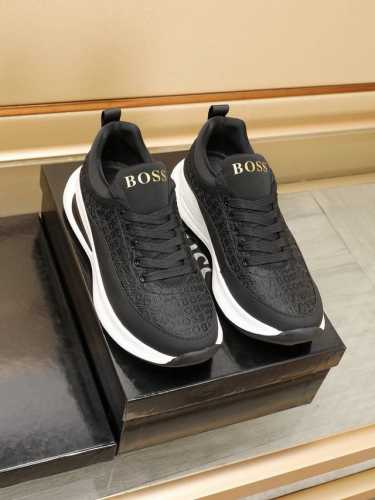 工厂 Boss 原版经典款休闲鞋本款是官方主打经典款，1:1质量，原厂名师制作，鞋面进口原版布搭配原版皮革制作舒适羊皮垫脚。完美楦型，大方时尚的设计，吸引了众多