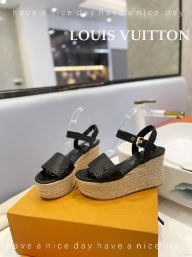 出厂 Loui& Vuitto&路易威登 法国代购新款驴牌 春夏首选 香港原版购入一比一开模 今年的款式比去年增加激光元素 显得更为大牌 皮面款采用原版小牛皮