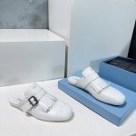 高品质出厂半拖 ！Prada 普拉达 25春夏走秀新款布洛克雕花流苏复古乐福鞋单鞋拖鞋系列这款鞋履着意呈现经典与复古格调，兼具阳刚气质与柔美风情，形成二元对比，