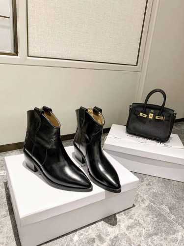ISABEL MARANT 伊莎贝尔秋冬经典网红爆款长靴 一个用极简风格来陈述一对靴子的牌子必不可少的一款简单靴~诠释百搭的味道，整鞋马油皮制成， 内里:柔软透