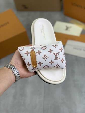 工厂价 实价 原单品质 Louis Vuitton 官网爆款路易威登 Lv情侣款拖鞋 专柜同步发售 ！意大利进口原版鸵鸟纹皮面 原厂特供原版底 码数：35-44 - 点击图像关闭