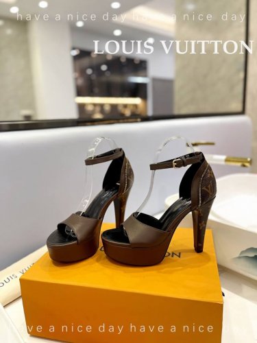出厂 Loui& Vuitto&路易威登 法国代购新款驴牌 春夏首选 驴牌 巴黎代购款独家新款顶级版本 质量超级美爆 拼色设计 Zp 原版开模 原版扣开模 附带