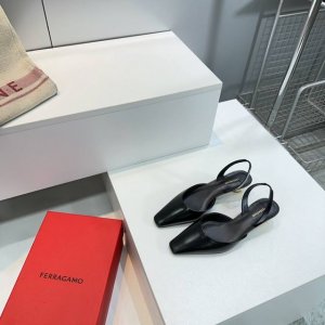 高品质出厂 代购级别原单渠道 Ferragamo菲拉格慕25春夏新款镂空金属跟小方头后空玛丽珍凉鞋 上脚惊艳 经典小方头设计 与优雅的金属跟相结合 相得益彰 非