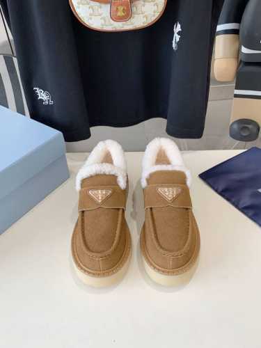 出厂价 PRADA 普拉达24秋冬新款△ 三角标厚底靴 浅口雪地靴 鞋面牛反绒 内里真羊毛 冬天在也不拍冻脚啦！ Size：35-40 41 42定做不退换