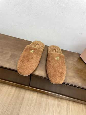 顶级版本Miu miu 2024秋冬新款走秀真皮毛拖鞋 各路博主着用全新一季做旧系列上脚尤为惊艳到你的一款闭眼入都是不会后悔 搭配还是可咸可甜 ZP开发鞋型、订 - 点击图像关闭
