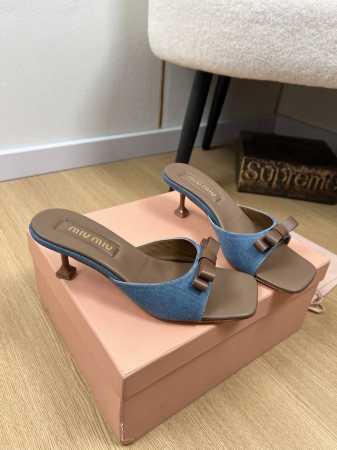 Miumiu缪缪 2025 miu家2025春夏新品 专柜最新爆款3D刺绣Logo 蝴蝶结 字母扣 小猫跟拖鞋系列 小红书力推爆款 原版购入开发 做货 Miu家 - 点击图像关闭