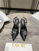 迪奥Dior 早春新款 尖头慕勒拖女拖鞋 明星同宽CD字母logo高跟凉鞋 市面顶级高端版本 材质：鞋面采用进口混种羊皮+水染羊皮内里 垫脚意大利真皮大底 跟高