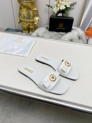 工厂P价 女装女鞋 运动原单 Versace范思哲 专柜新款: 平底拖鞋系列 鞋面：牛皮 沙丁布 内里：羊皮 鞋底：意大利真皮大底 码数：35-44码 42 4