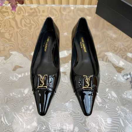 顶级品质Saint Laurent 圣罗兰Lee金属扣单鞋 YSL姐姐的美丽尤物高跟鞋 又是人间圣罗兰 Rose同款的小方头 高跟鞋化很好修饰脚型，奢华金属链 - 点击图像关闭