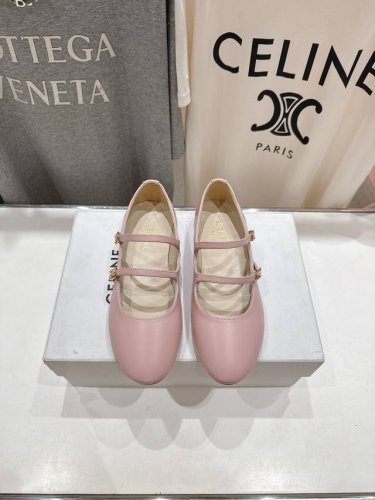 高版本出厂 Celine*赛琳2025Ss新款玛丽珍平底乐福鞋单鞋 网红爆款来袭！各大网红抢先体验、Celine网红Ins种草神器、非常复古风、气场十足单品、设