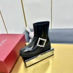 出厂价 代购版本！2024 Roge* Vivie* Rv经典钻扣毛毛勃肯鞋。 柔软蓬松的毛毛，舒服暖脚 厚底设计防滑舒适增高显腿长 秋冬搭配袜子休闲又慵懒 上