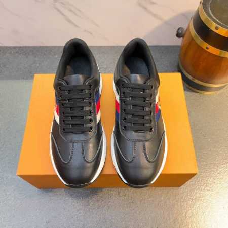 Guccll古-奇 男士运动休闲鞋，上图必卖 顶级奢侈品牌，最新時尚休闲男鞋，潮流百搭之款，轻松运动风，媲美正品无压力，配有精密逢线 彰显低调奢华 舒适的鞋底设 - 点击图像关闭