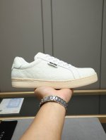 全真皮 Coach蔻驰独家新款男士低帮休闲系带板鞋 休闲时尚百搭款,四季可穿 板鞋可以说是每年最流行的一款鞋了 适合现在年轻人的潮流选择 这款休闲男鞋采用便捷的