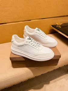 工厂p批 Lv 路易威登 男鞋高端品牌 官网1：1最新力作：鞋面采用意大利进口头层牛皮官网原版专用科技布面料搭配原版舒适透气内里原版指定防滑大底制作让行走更加便