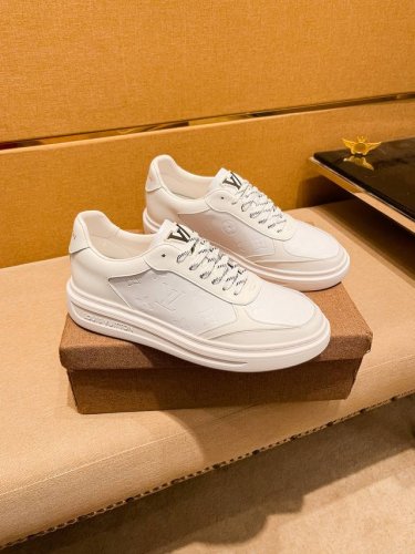 工厂p批 Lv 路易威登 男鞋高端品牌 官网1：1最新力作：鞋面采用意大利进口头层牛皮官网原版专用科技布面料搭配原版舒适透气内里原版指定防滑大底制作让行走更加便