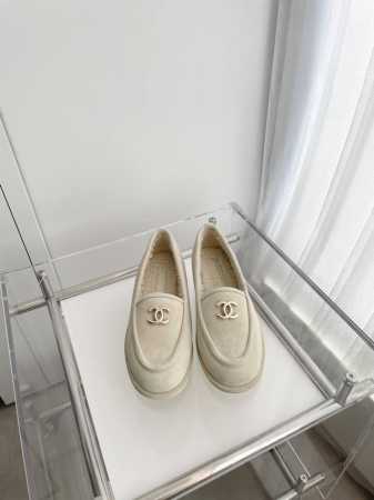 小香2024秋季新品 ～～～独家推荐，市场最高版～～～原版面料、原版1：1定制，非市场普通版本。 面料：麂皮 大底：意大利皮底 码数：35-39 - 点击图像关闭