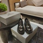 顶级包装配套最高版本 PRADA 普拉达秋季最新款经典型定形底粗跟圆头乐福鞋，新款楦型线条升级修改，官方最新线条，大底是新版成型大底更加柔软轻便，款式延续了普拉