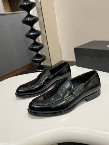 ysl 圣罗兰 码数:39-44 38.4546定做 Ysl圣罗兰男士正装皮鞋 顶级复刻 面选用进口开边珠牛皮 搭配进口五金吊坠 水染牛皮透气内里 原版进口真皮