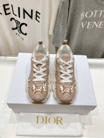 市场高版本 Dior*迪奥D家 Vibe运动鞋是Ss25新款发布秀标志性款式，融入D家高定精神诠释经典跑鞋！原版开发市场顶级版本 透明胶片与网眼织物和金银色皮革