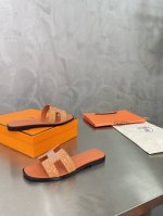 高定版 H家新款奥钻水晶平底拖鞋 万年经典H拖 这个夏天依旧奢华上市 施华洛世奇水钻 手工镶嵌 颜值过分美丽 进口牛津皮料 涂边工艺 意大利真皮大底 高定版本