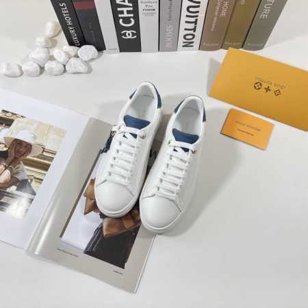 橙子出厂价 Louis Vuitton 路易威登 Lv小白鞋 休闲鞋 运动鞋板鞋 经典运动鞋，以撞色明线点缀压纹皮革，Lv 字母和花卉挂饰系挂于鞋带搭扣之上，搭 - 点击图像关闭