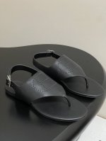 顶级品质 Hermes 爱马仕 H字母激光夹脚人字拖鞋平底凉拖鞋 简约的设计 极具辨识度的H压花 还是第一款，上脚包裹感更强，走路更跟脚 上脚超级百搭好看时髦