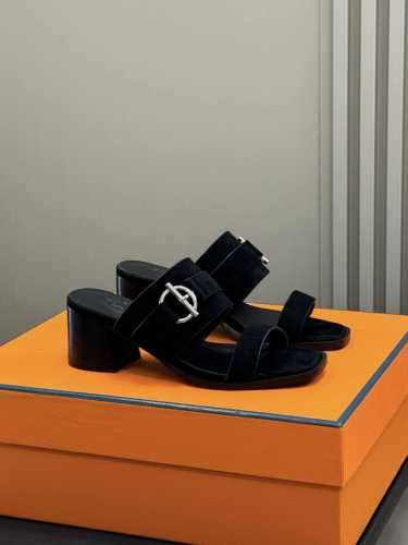 hermes Kute凉鞋新品 小牛皮高跟凉鞋 搭配标志性Glenan鞋扣 航海风格 打造都市优雅造型 鞋跟高度 6厘米 size 35-41