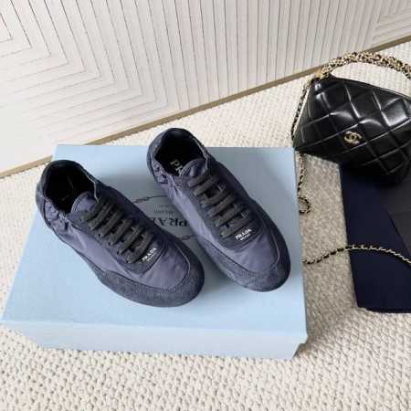 350 代购版 Prada 普拉达25年春夏新款Collapse尼龙休闲运动鞋 契合当下的复古德训女鞋 Collapse尼龙运动鞋由Re-Nylon和绒面革制成 - 点击图像关闭