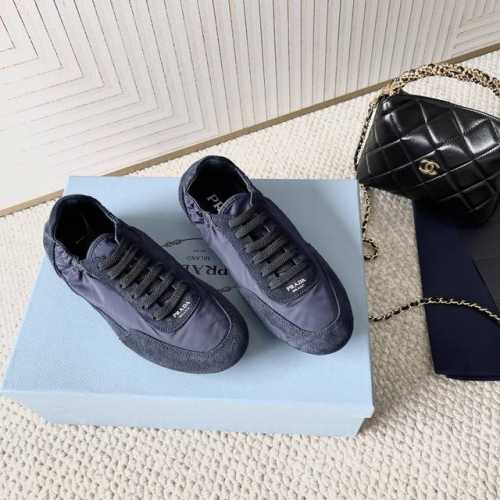 350 代购版 Prada 普拉达25年春夏新款Collapse尼龙休闲运动鞋 契合当下的复古德训女鞋 Collapse尼龙运动鞋由Re-Nylon和绒面革制成