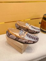 古奇 新款豆豆鞋；香港原单顶级 精湛工艺 顶级质量高端精品男士休豆豆鞋 英伦时尚风 鞋面采用意大利进口原版特殊材质制作，舒适透气头层皮内里，懒人套脚乐福款 此款