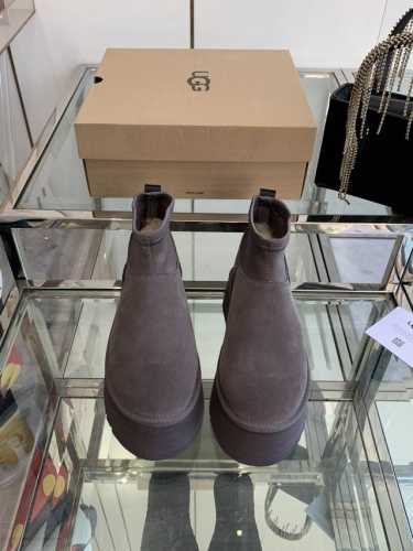 UGG 24ss秋冬新款经典迷你迪普靴 厚底铅笔弹力靴 羊毛配氯丁弹力筒 雪地靴 保暖舒适 厚底设计增高显瘦 时髦又洋气 轻松拉长腿部线条 大底EVA轻质缓震
