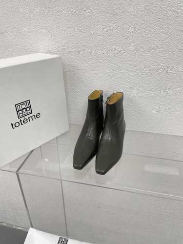 猫跟 短靴 Totême 法式浪漫 极简短靴 橄榄绿 牛皮 北欧简约设计 轻奢品牌 面料选用头层牛皮牛皮高端 舒适 内里选用牛皮内里 搭配弹力橡筋 简约设计 大