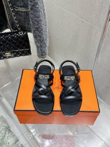 顶级版本 hermes 爱马仕25 June Sandal系列 H家Kelly扣细带罗马 凉鞋 小牛皮凉鞋 搭配经典镀钯Kelly鞋扣和袢带 打造简约造型 可谓