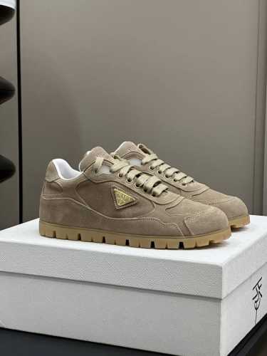 顶级品质 Prad A Ss24 New Arrival～ P家24 休闲鞋新品 进口牛绒面料，质感拉满呀 内里羊皮，脚感觉觉子哦 软得没朋友啊，脚感超级软糯