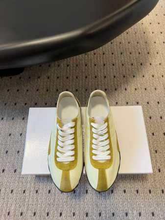 顶级品质 Maisonmargiel* Mm6德训休闲鞋 鬼才设计师品牌，一个轻奢品牌上脚很百搭哦，也很随脚舒适，这一款德国训练鞋延续了经典的T形真皮拼接设计， - 点击图像关闭