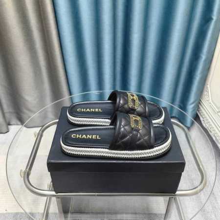 厂价 Chane*｜小香25C春夏新品 菱格链条双C懒人拖鞋 香奶奶家一贯的优雅名媛气质 高级感十足！上脚非常Nice～ 不管光脚穿或搭配裙装、裤装、 都非常百 - 点击图像关闭
