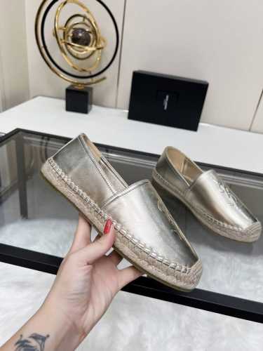 冲量 品牌：Saint Laurent 圣罗兰 面料材质：布面 内里材质：羊皮内里，羊皮垫脚 圣罗兰21春夏草编渔夫鞋，原版意大利直邮开发，与正品11,原版开模