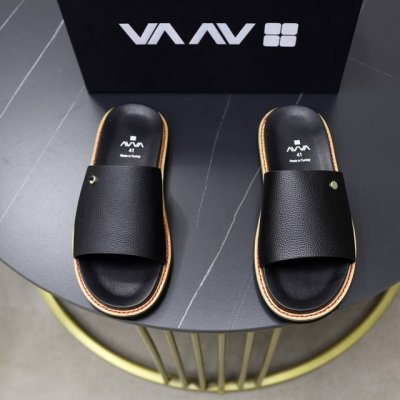 出厂价Pp： 品牌：俄罗斯奢侈品牌 标准码：38-44 45订做 等级：官网同款 材料：原版皮料设计 原版轻便耐磨成型大底 款式类别：男士时尚凉拖鞋 尊贵奢侈品