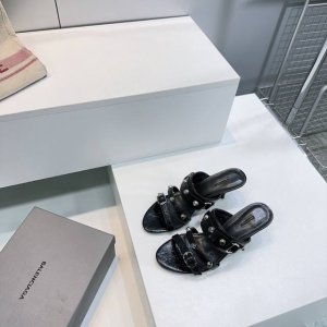 工厂p价 女装女鞋 运动原单顶级品质巴黎世家 Balenciaga 2025春夏新色经典金属铆钉高跟拖鞋！这双Cagole拖鞋鞋型是淑女拖鞋上面的铆钉又超级朋克