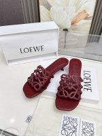 loewe 罗意威夏日度假系列持续预热中 特推出小猫跟 配上连衣裙去度假太仙了 牛皮面料 跟高4.5厘米 7色热卖中 35-43 像胶底 皮底